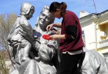 В Пензе помыли памятники и арт-объекты