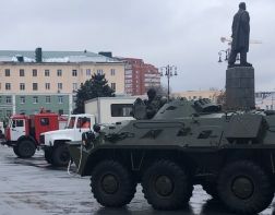 ﻿На площадь Ленина пригнали военную технику