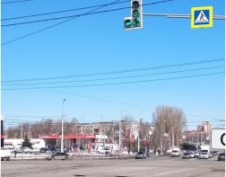 На перекрестке улиц Суворова и Кулакова установили новый светофор