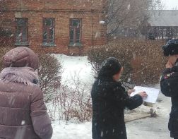 ﻿﻿Пензенцы протестуют против сноса забора возле дома