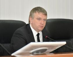 Депутаты отстояли премию мэру Андрею Лузгину