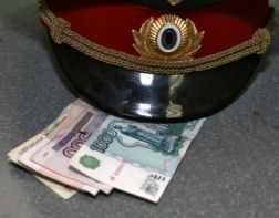 Следователь полиции похитил у наркоторговцев 1 миллион рублей