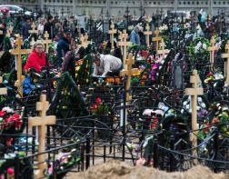 Олег Мельниченко раскритиковал работу по благоустройству кладбищ