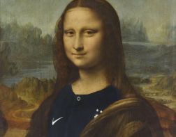 В Лувре «Мону Лизу» переодели в форму сборной Франции