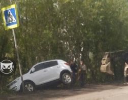 ﻿﻿В Арбеково автомобиль вылетел с дороги в кювет