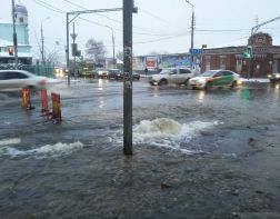 В Пензе из-за прорыва затопило улицу Урицкого