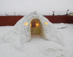 Пензенские заключенные соревнуются в изготовлении ледяных фигур