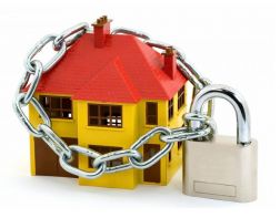 Как обезопасить свою квартиру от кражи?