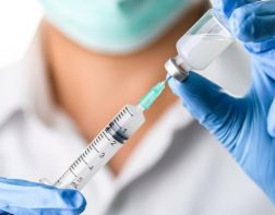 ﻿В Алтайском крае у трех медиков, привитых вакциной "Спутник V", выявили коронавирус 