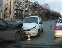 В Пензе на Суворова столкнулись два легковых автомобиля