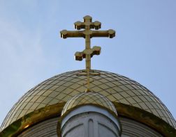 В Заречном освятили колокола и кресты новой церкви в больничном городке
