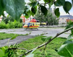 В пензенскую больницу на вертолетах доставили двух пациентов