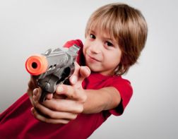 Ребенок принес в школу пистолет — комментарий УМВД