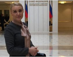 Бывший зам Гладкова Юлия Зубова работает в Москве?
