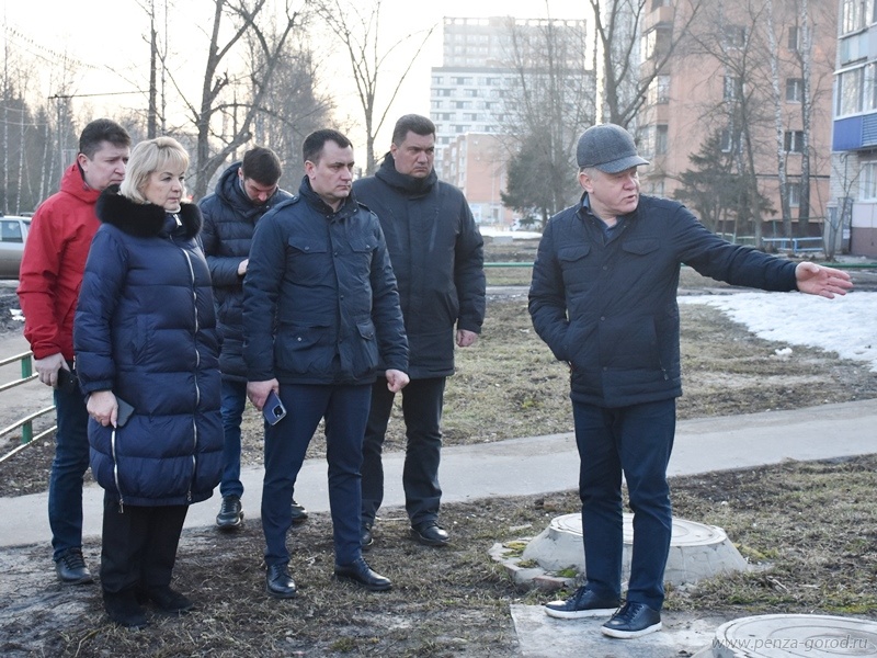 В Пензе Александр Басенко поручил отремонтировать дорогу к школе №46