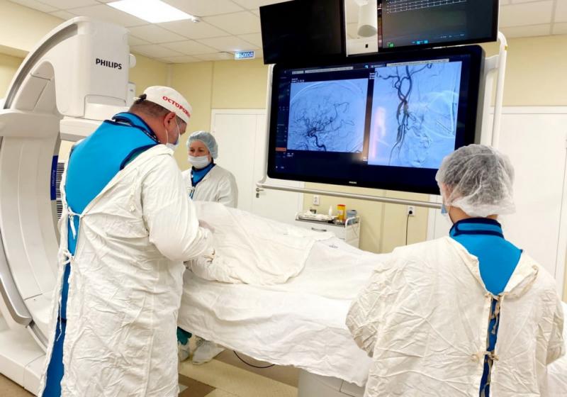 В Пензе провели уникальную операцию пациенту с нарушением мозгового кровообращения